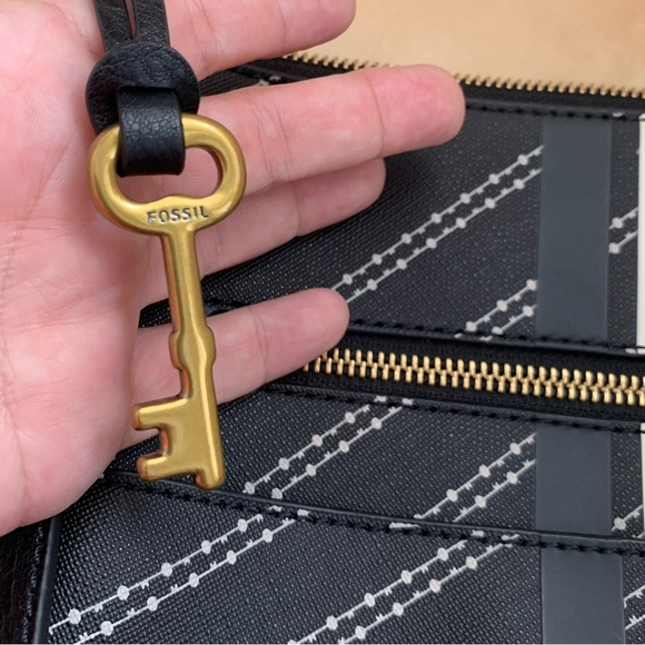 Fossil Fiona Crossbody Bag Black Zip Closure Front Back Pockets - Picture 12 of 13